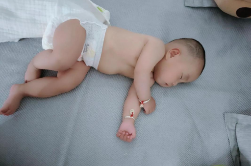 青州宝宝胳膊上起红疙瘩